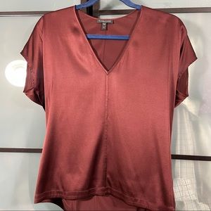 Eileen Fisher silk v-neck top. Size PS